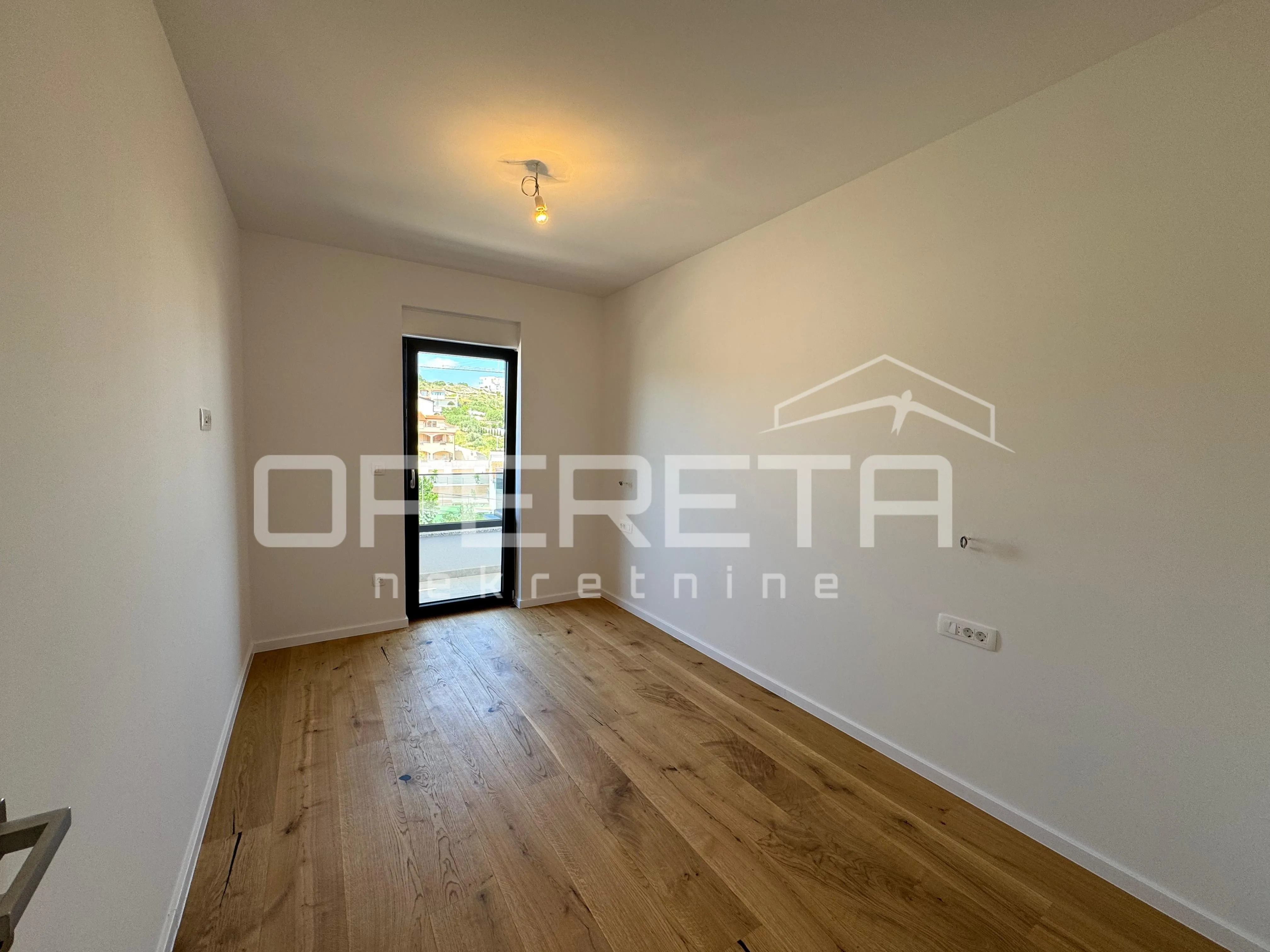 sunčan dvosoban stan s pogledom na more i krovnom terasom (68 m²) – 2 min od pla - slika 5