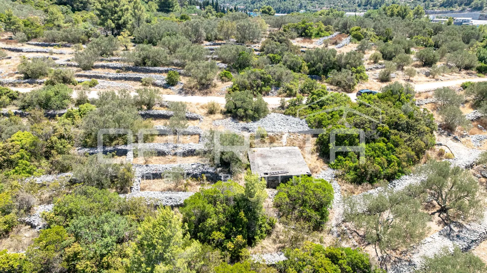 zemljište nedaleko od mora s objektom i maslinama, 582 m2 – vela luka - slika 4