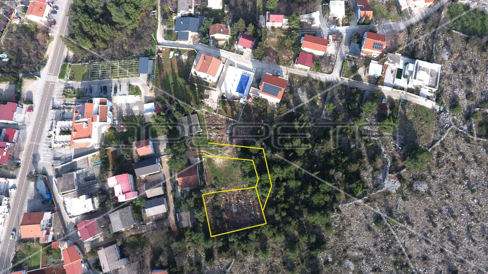 Građevinsko zemljište sa borovom šumom u centru Starigrada, 425m2 - Seline