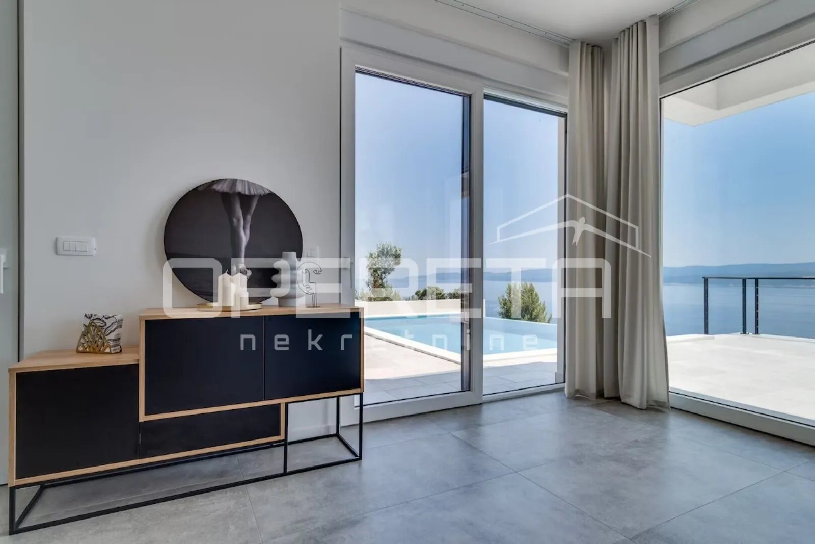 moderna vila s otvorenim pogledom na more, povišena lokaciji uz omiš - slika 20