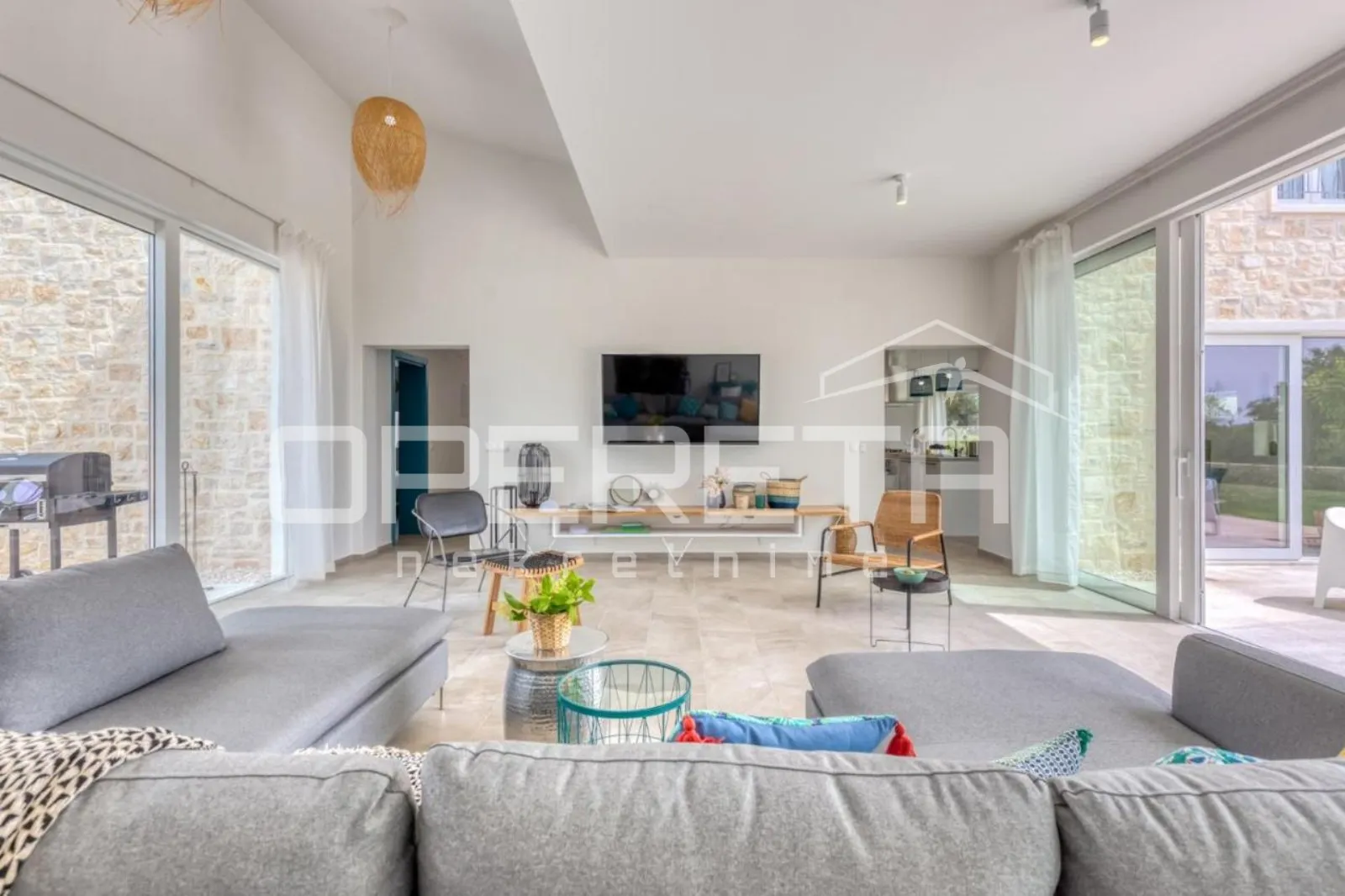 prava mediteranska vila, 250m2, s pogledom na more i unutarnjim, grijanim bazeno - slika 8
