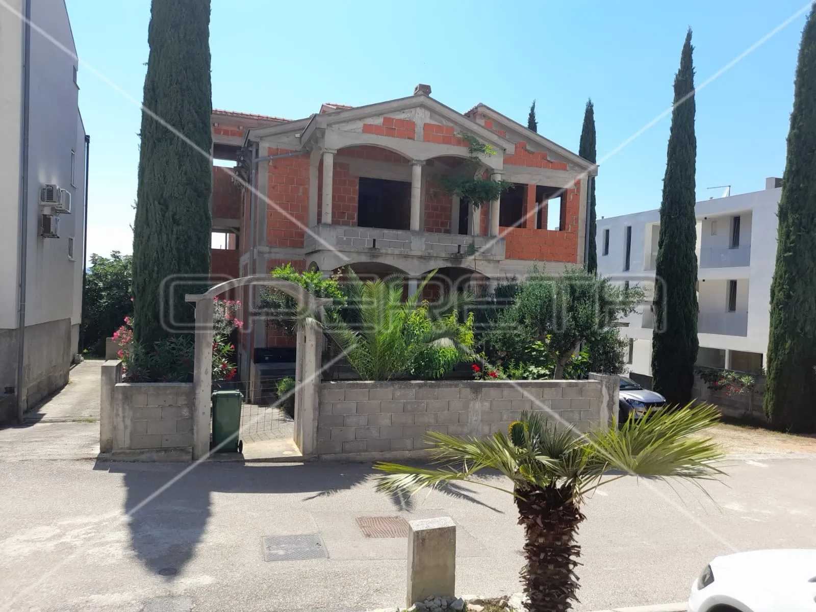 roh-bau kuća u diklu s 6 stambenih jedinica i pogledom na more - slika 7