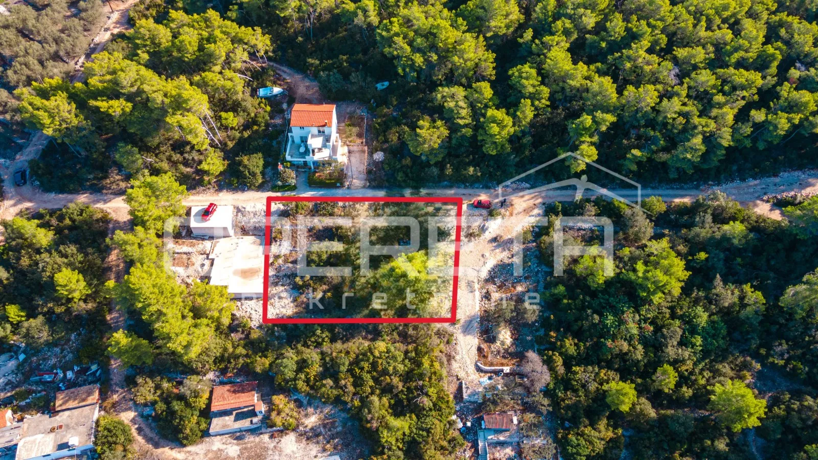 investicijska prilika: zemljište 680 m2, u mirnoj uvali tri porte - slika 3