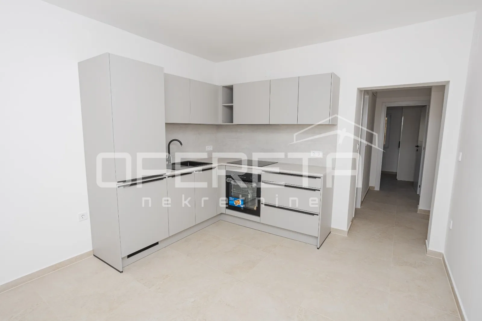stara novalja - 6 etažiranih apartmana prvi red do mora - slika 16