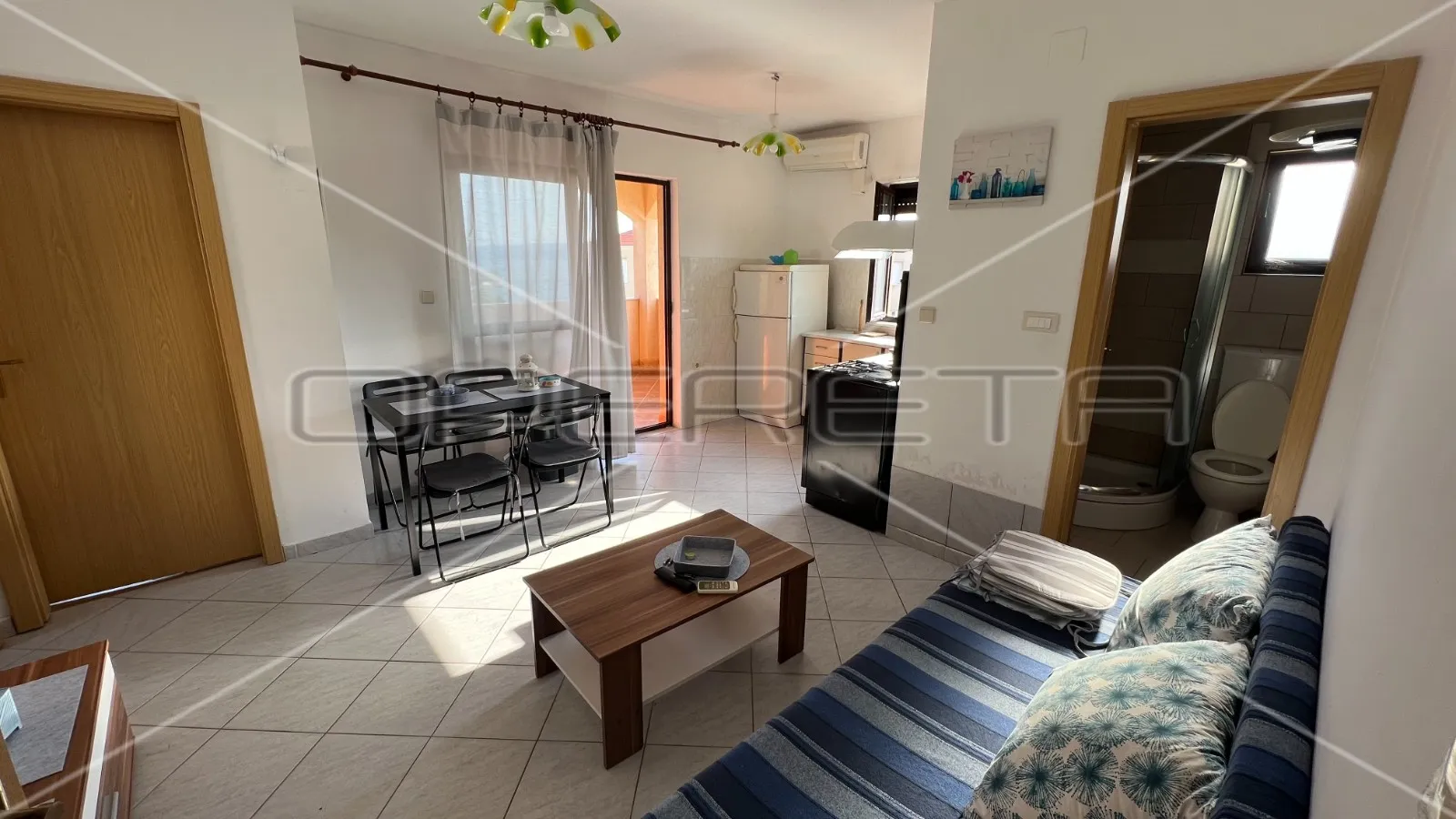 apartmanski objekt na otoku čiovu, uvala mavarčica , 150 metara od mora - slika 11
