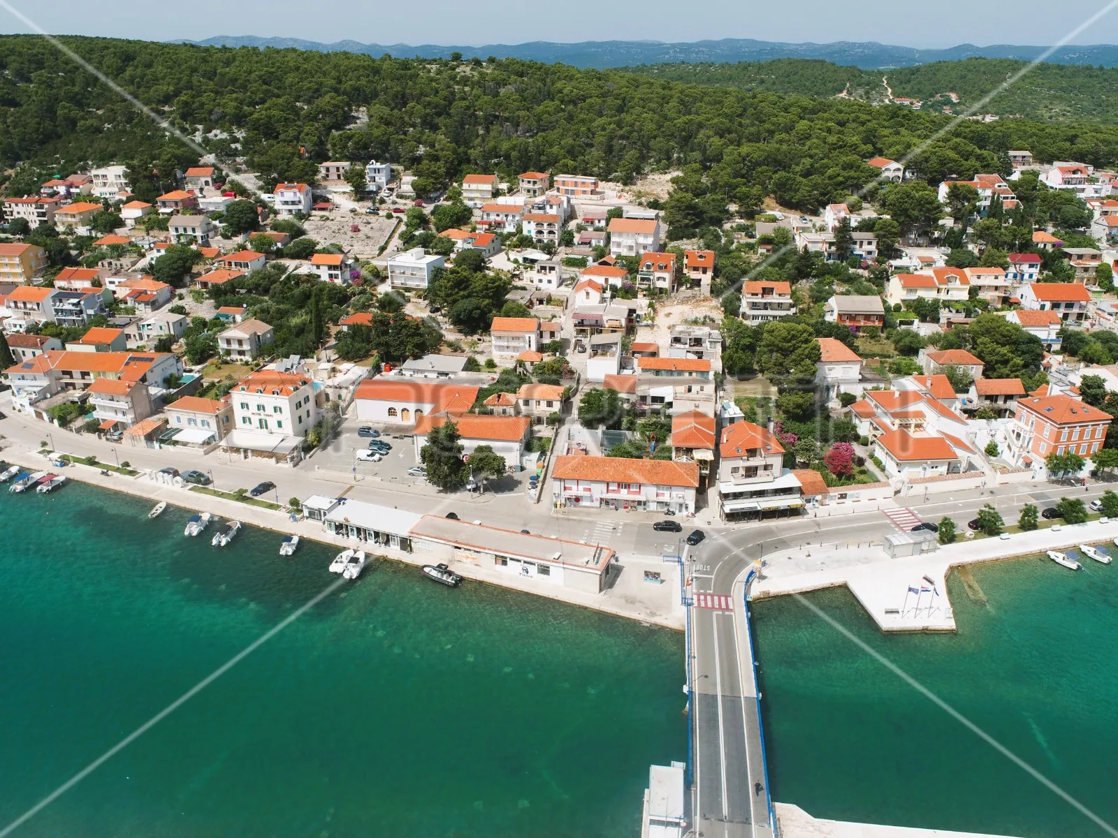 kuća s 4 apartmana, pogled na more, garaža, dvorište, tisno, 290 m2 - slika 6