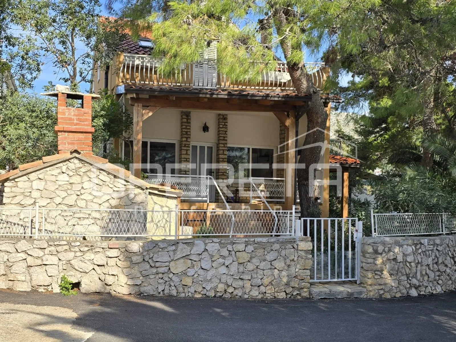 kuća s okućnicom, prvi red do mora! - slika 11