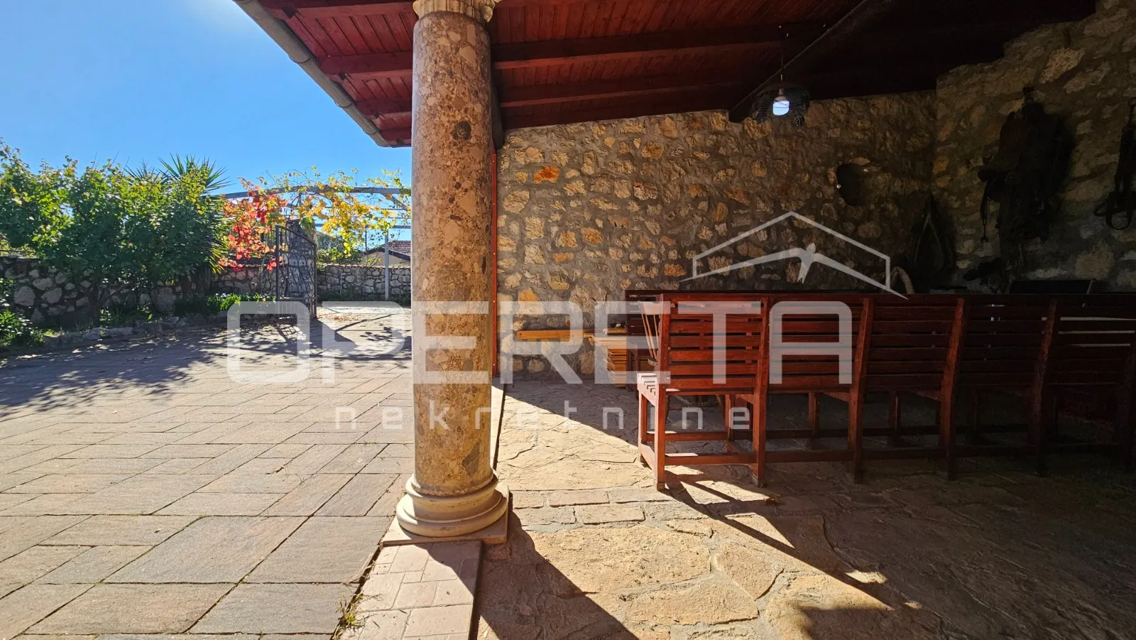 zadar, crno - kamena kuća s konobom i velikom okućnicom - slika 19
