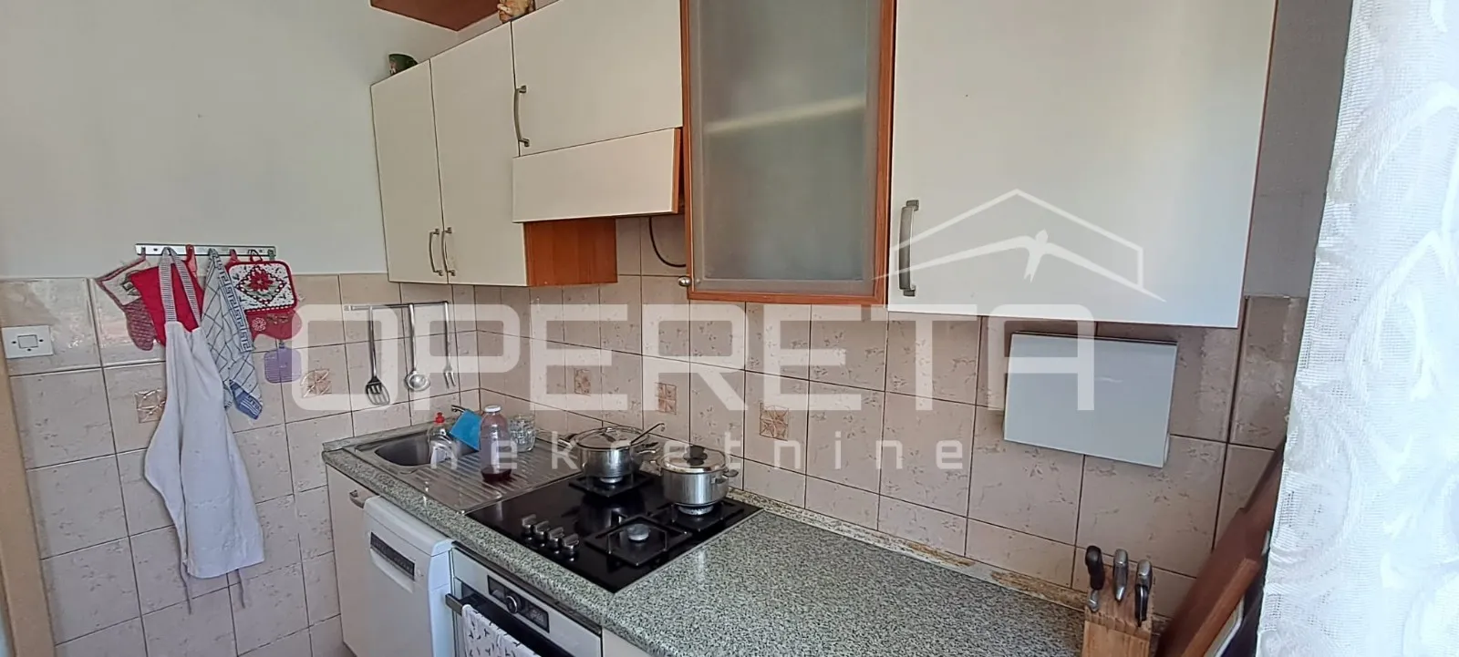 velika kuća s vrtom, garažom i potkrovljem za dodatni stan - slika 22
