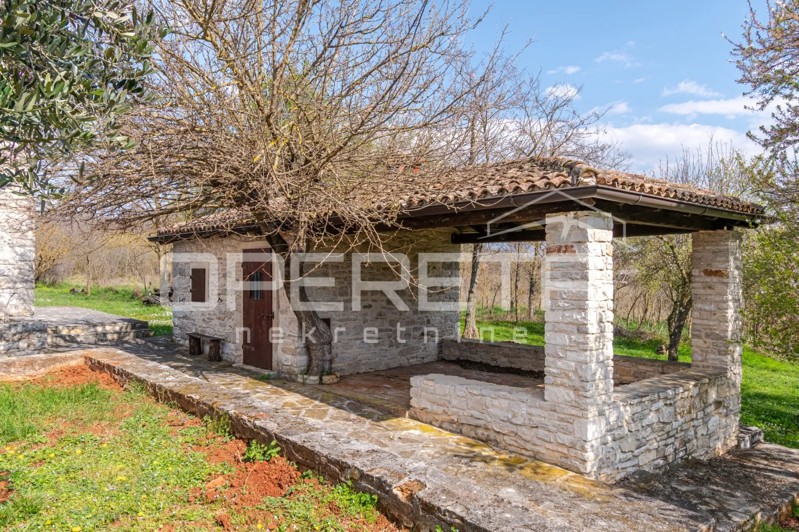 buje, kaštel - imanje 1909 m2 s ugostiteljskom namjenom i smještajem - slika 27