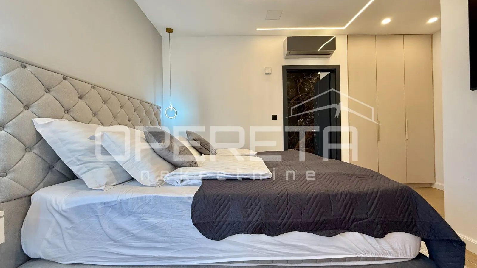 vila s panoramskim pogledom na more i velebit, 275m2 - slika 9