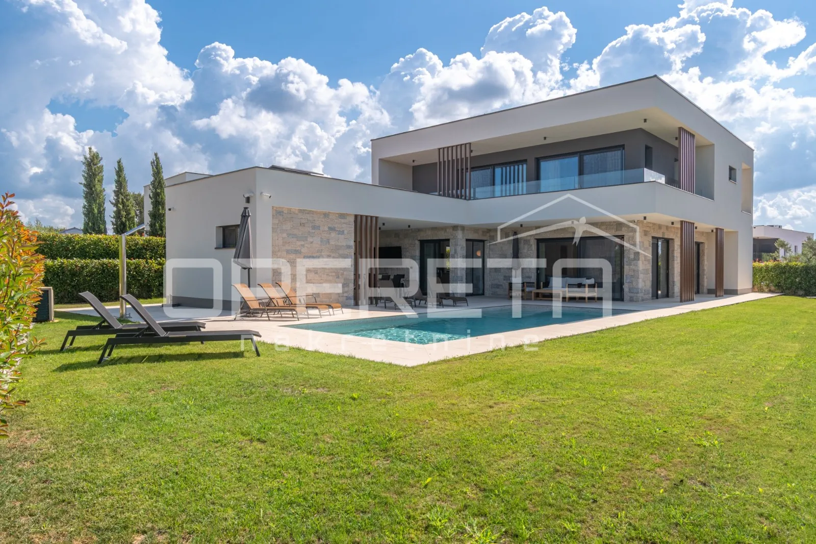 istra, poreč - elegantna i potpuno opremljena vila na periferiji poreča - slika 3