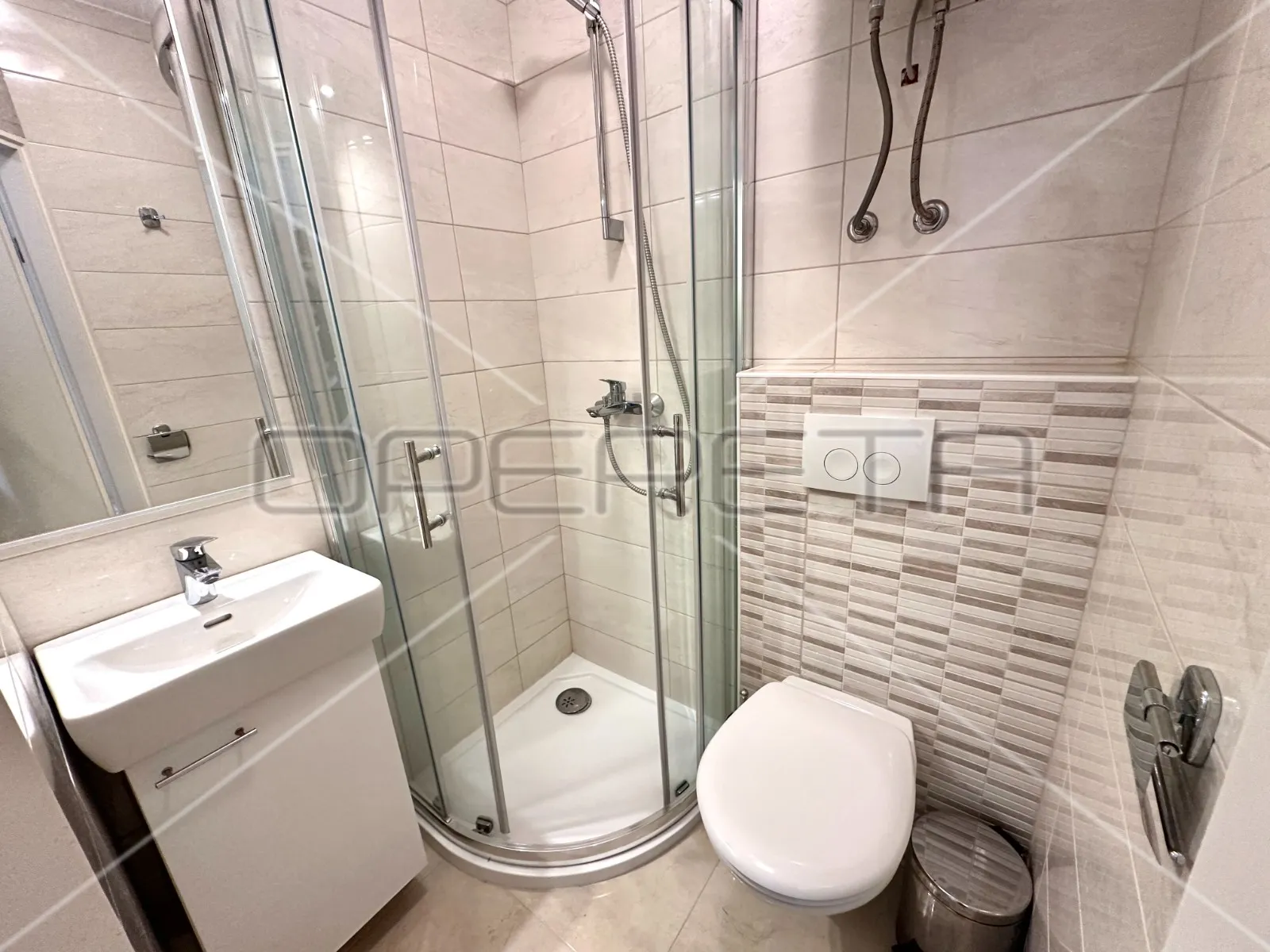 kuća na 80 m od mora sa 6 stanova, tisno, 350 m2 - slika 25