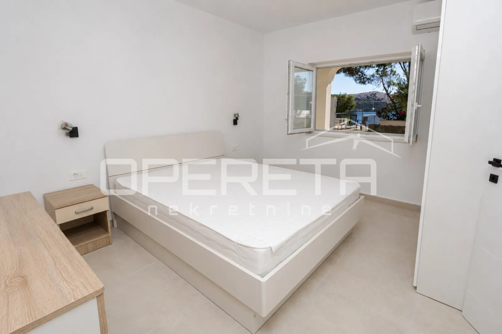 stara novalja - 6 etažiranih apartmana prvi red do mora - slika 11