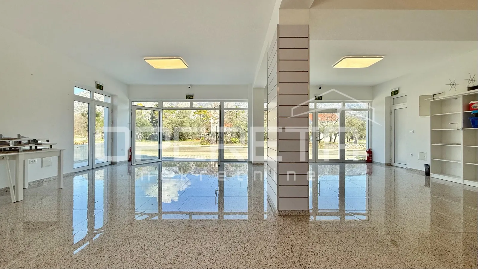 Atraktivan poslovni prostor 115 m² s parkingom – Starigrad Paklenica