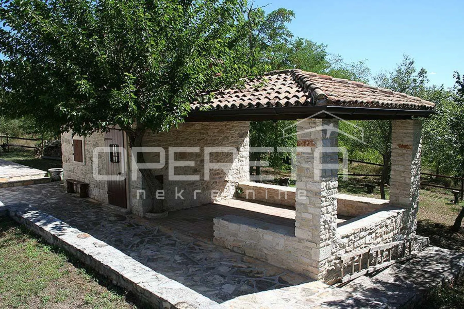 buje, kaštel - imanje 1909 m2 s ugostiteljskom namjenom i smještajem - slika 6