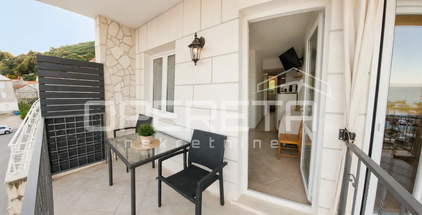 korčula, dva apartmana s pogledom i velikom terasom - slika 12