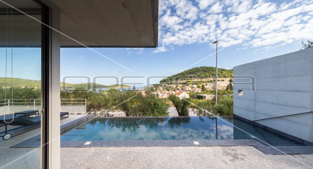 vis kut, nova dizajnerska villa s bazenom i pogledom na more - slika 11