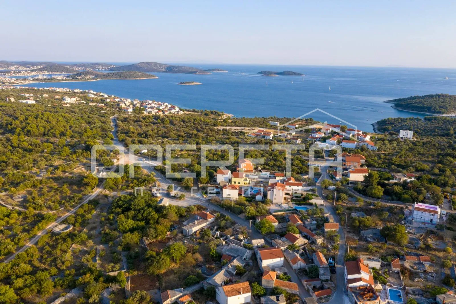 kuća s bazenom i apartmanima u mirnom dijelu rogoznice - slika 37