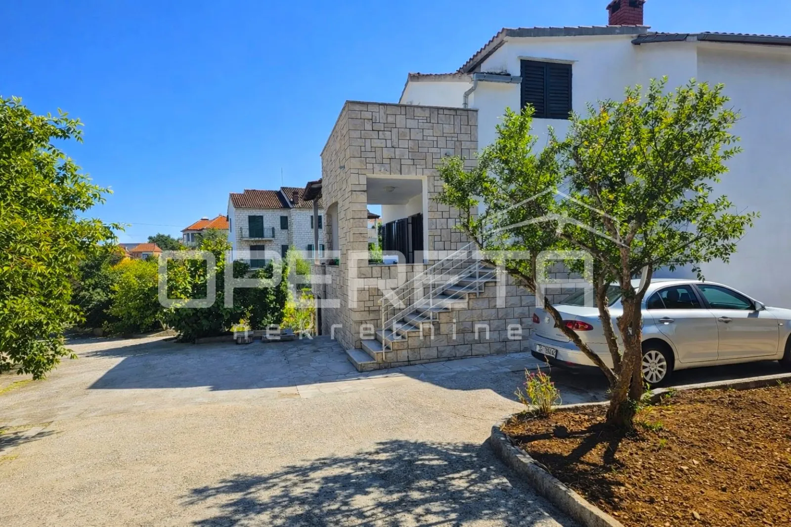 supetar, kuća 200 m2, 150 m od plaže, parcela 610 m2 - slika 19