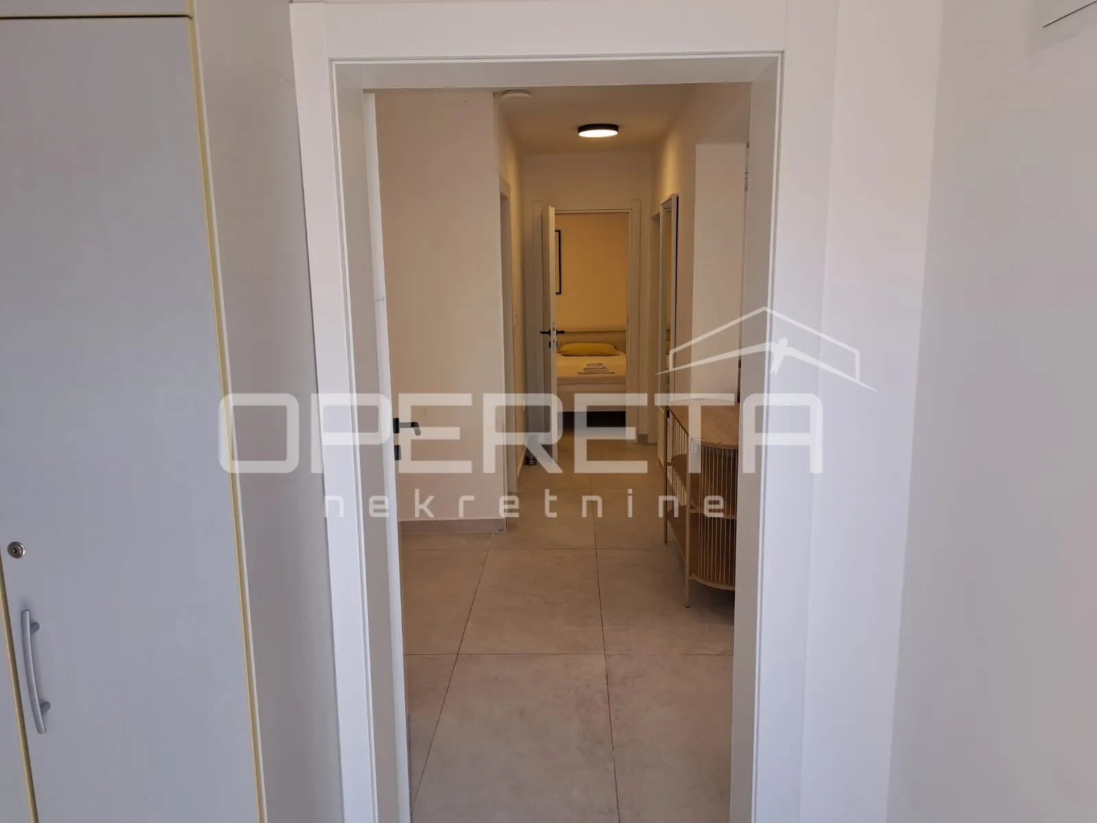 prodaja, novouređena kuća s 3 stana, vis, 100 m od mora - slika 19