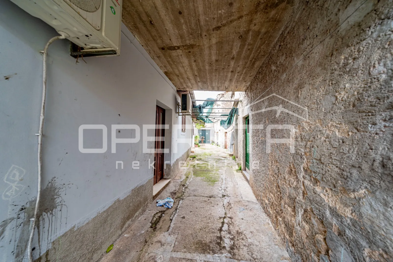 idealna prilika: kamene kuće za renovaciju s velikim vrtom i pogledom - slika 18