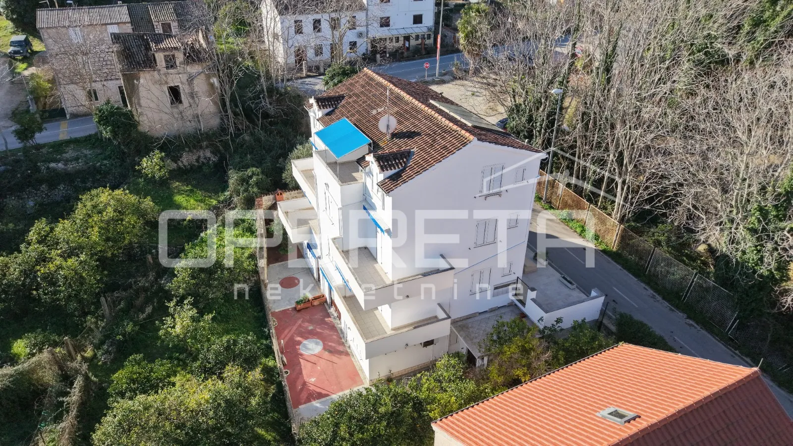 prodaja, vis centar, novouređen 2bdr s velikom terasom - slika 16