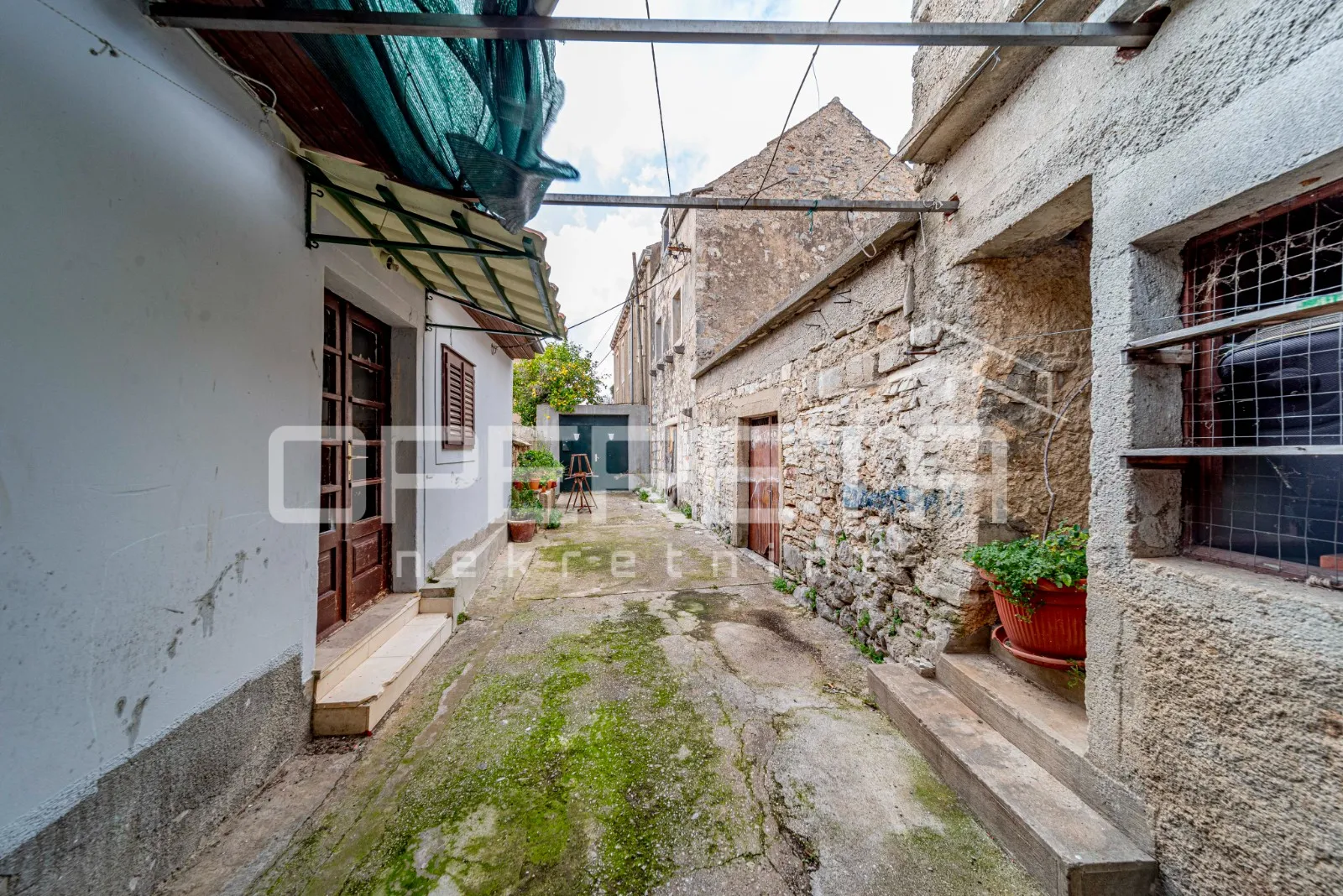 idealna prilika: kamene kuće za renovaciju s velikim vrtom i pogledom - slika 17