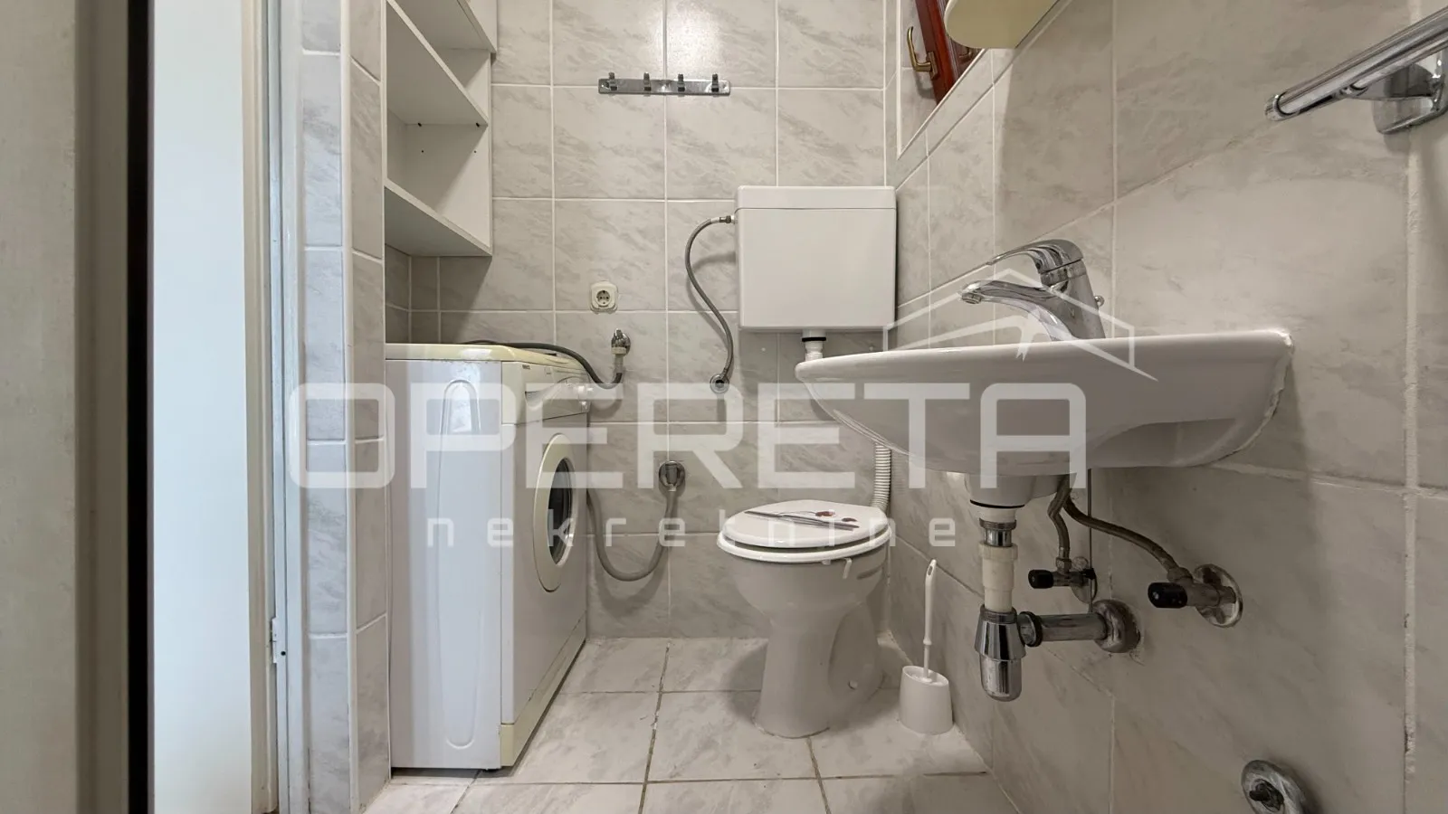 kuća s dva stana, garažom i 3 min od mora, rovanjska, 144 m2 - slika 14