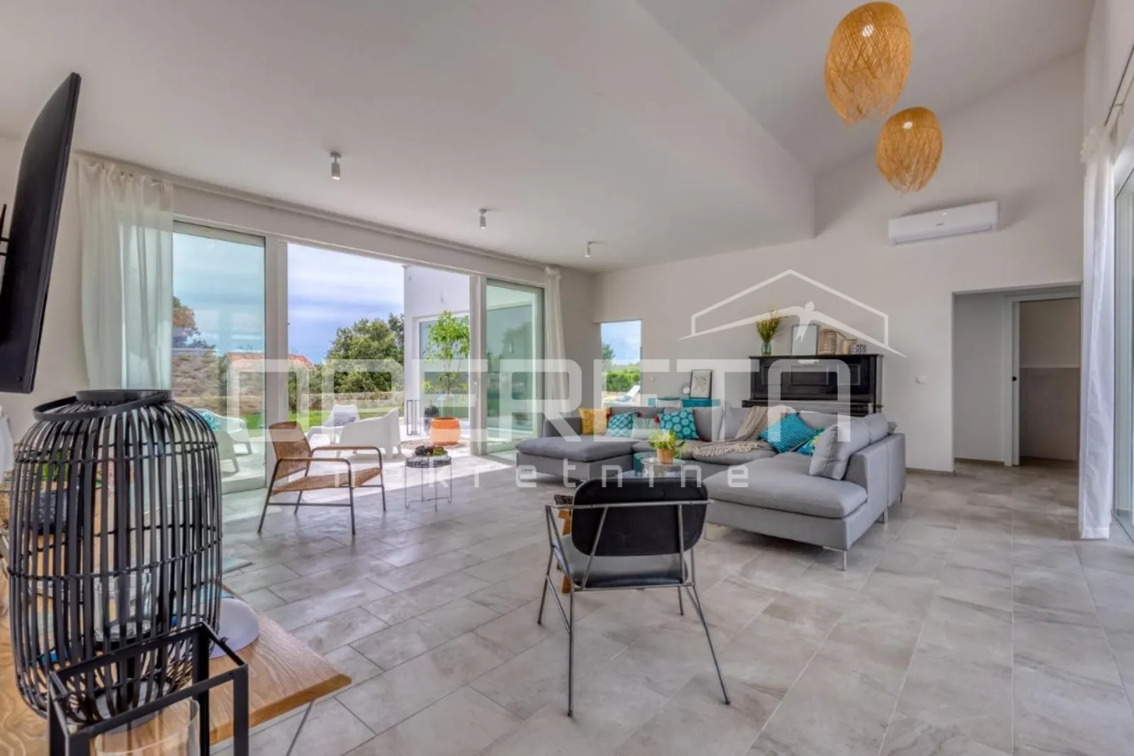 prava mediteranska vila, 250m2, s pogledom na more i unutarnjim, grijanim bazeno - slika 9