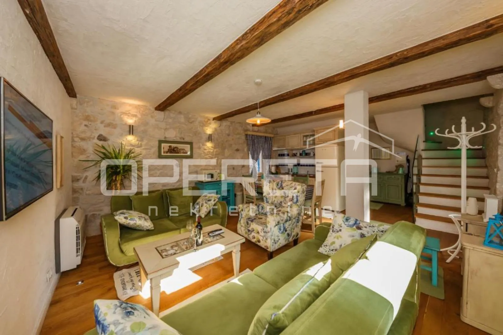 renovirani dvoetažni stan, 50 m do mora – kaštel novi - slika 3