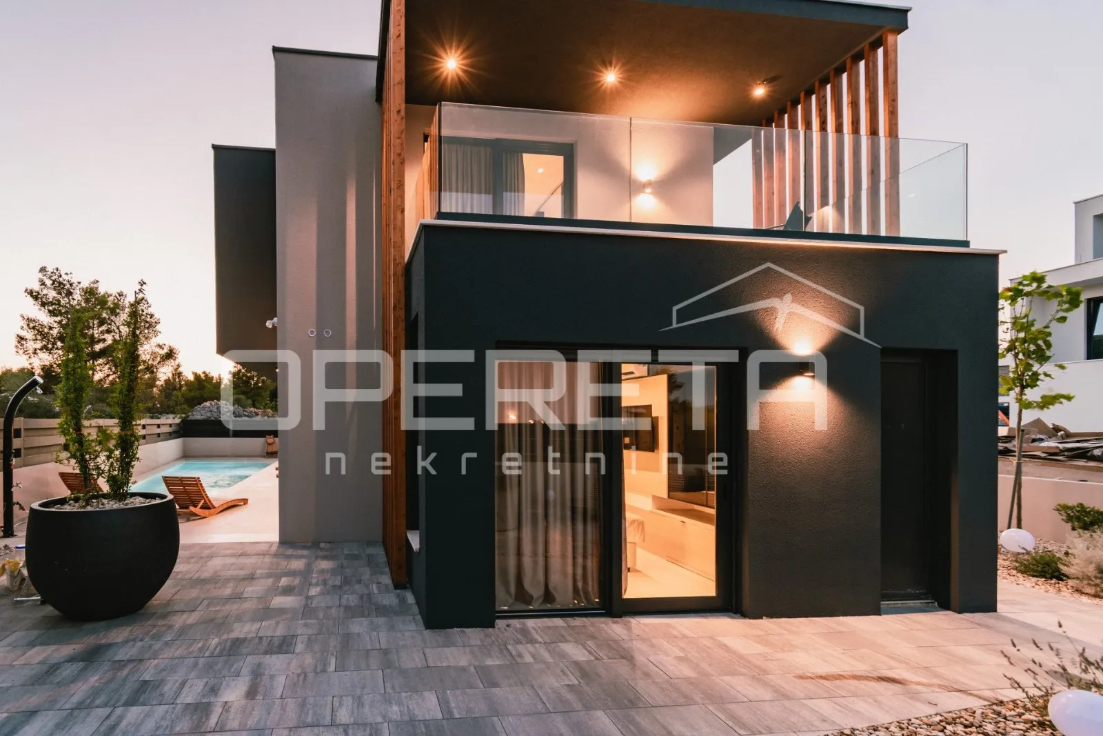 *** vodice - moderna vila s bazenom *** - slika 4