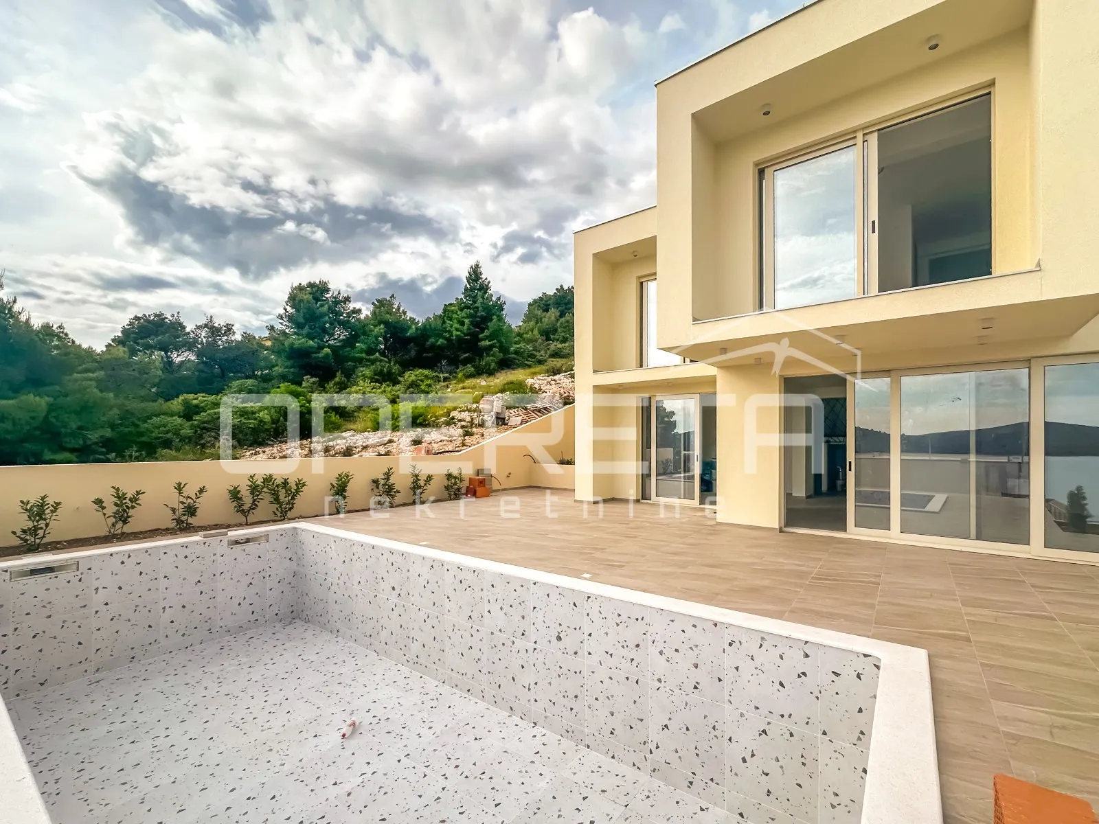 Moderna vila s bazenom i pogledom na more – 150 m od plaže - Žaborić