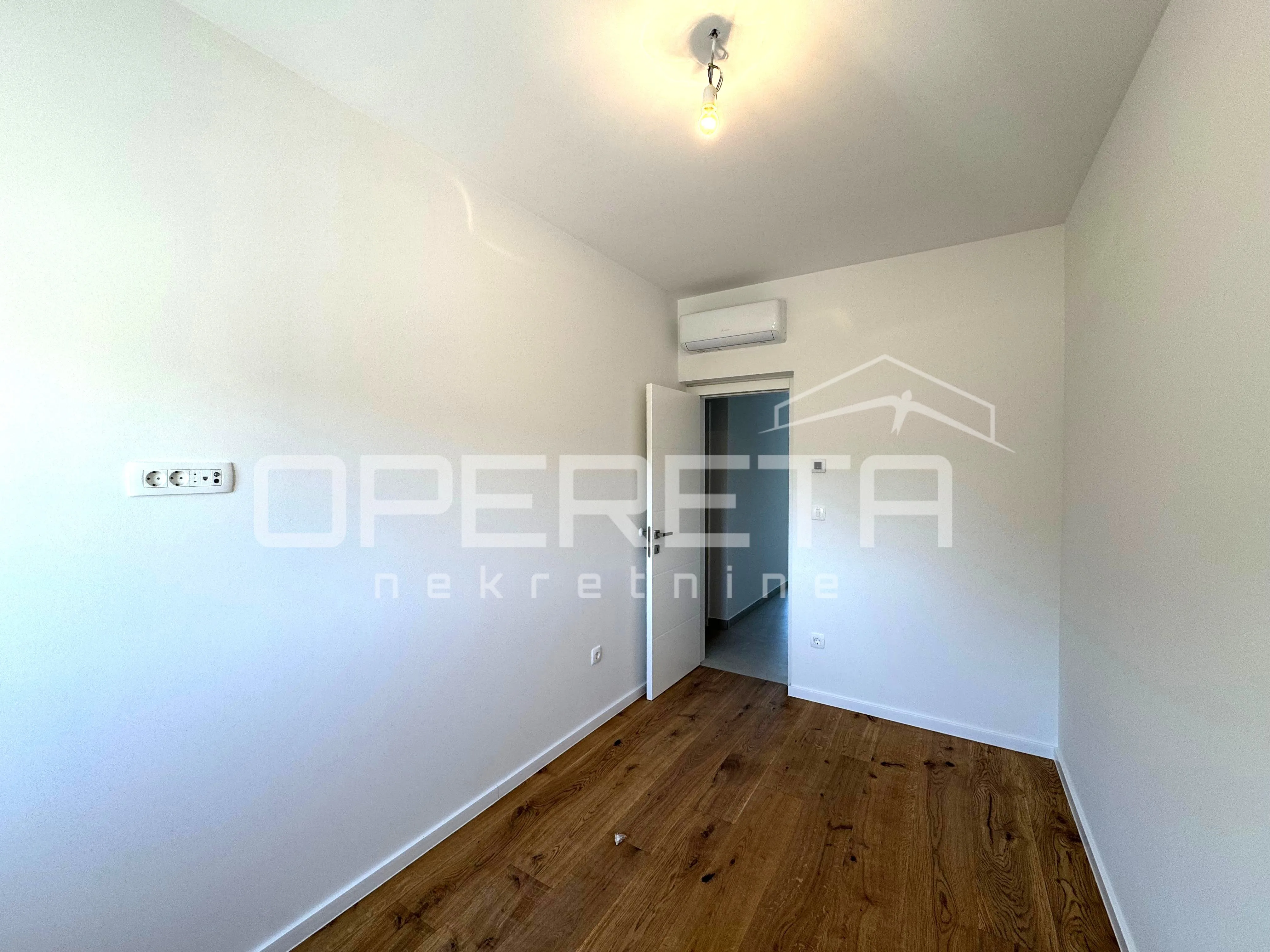 sunčan dvosoban stan s krovnom terasom (64 m²) – 2 min od plaže, okrug gornji - slika 6