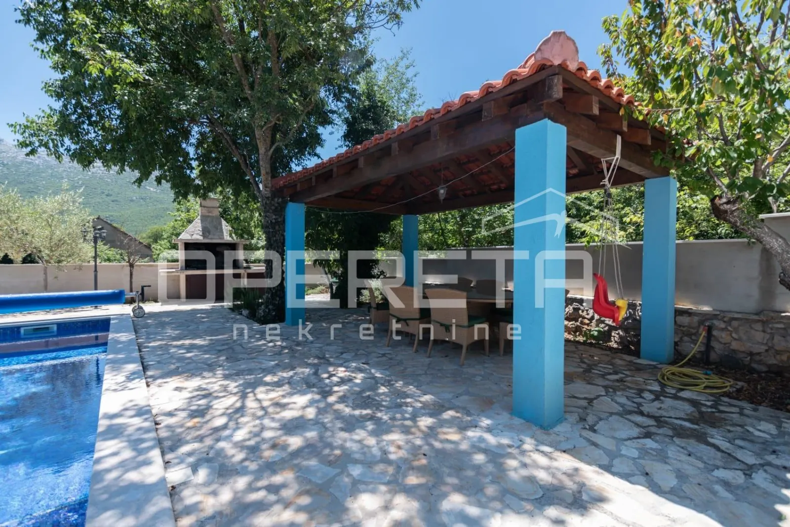dugopolje: prostrana vila s bazenom i garažom - slika 3