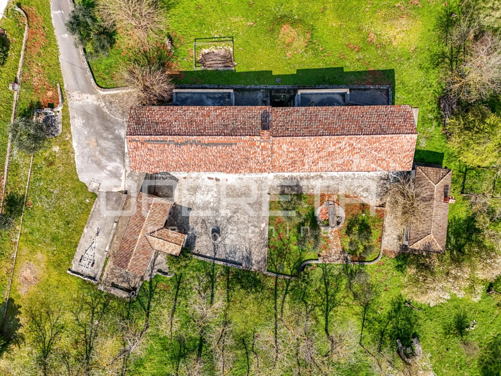 buje, kaštel - imanje 1909 m2 s ugostiteljskom namjenom i smještajem - slika 32