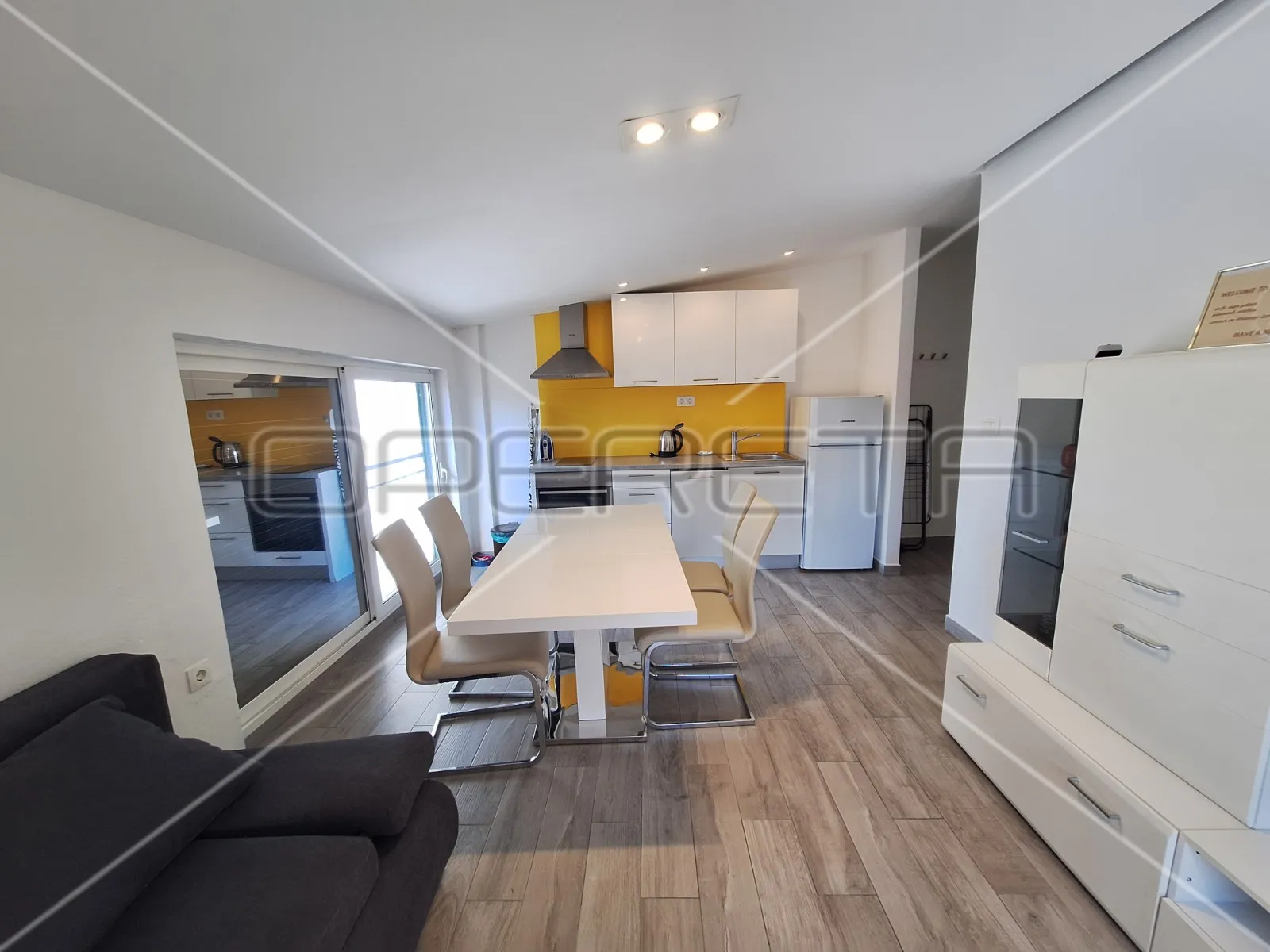 apartmanska kuća u centru jezera, investicija - slika 6