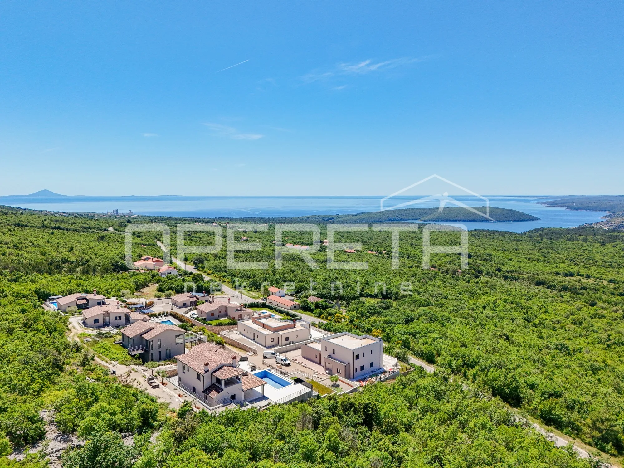 ekskluzivna luksuzna vila s panoramskim pogledom na more u privatnom kompleksu - slika 2