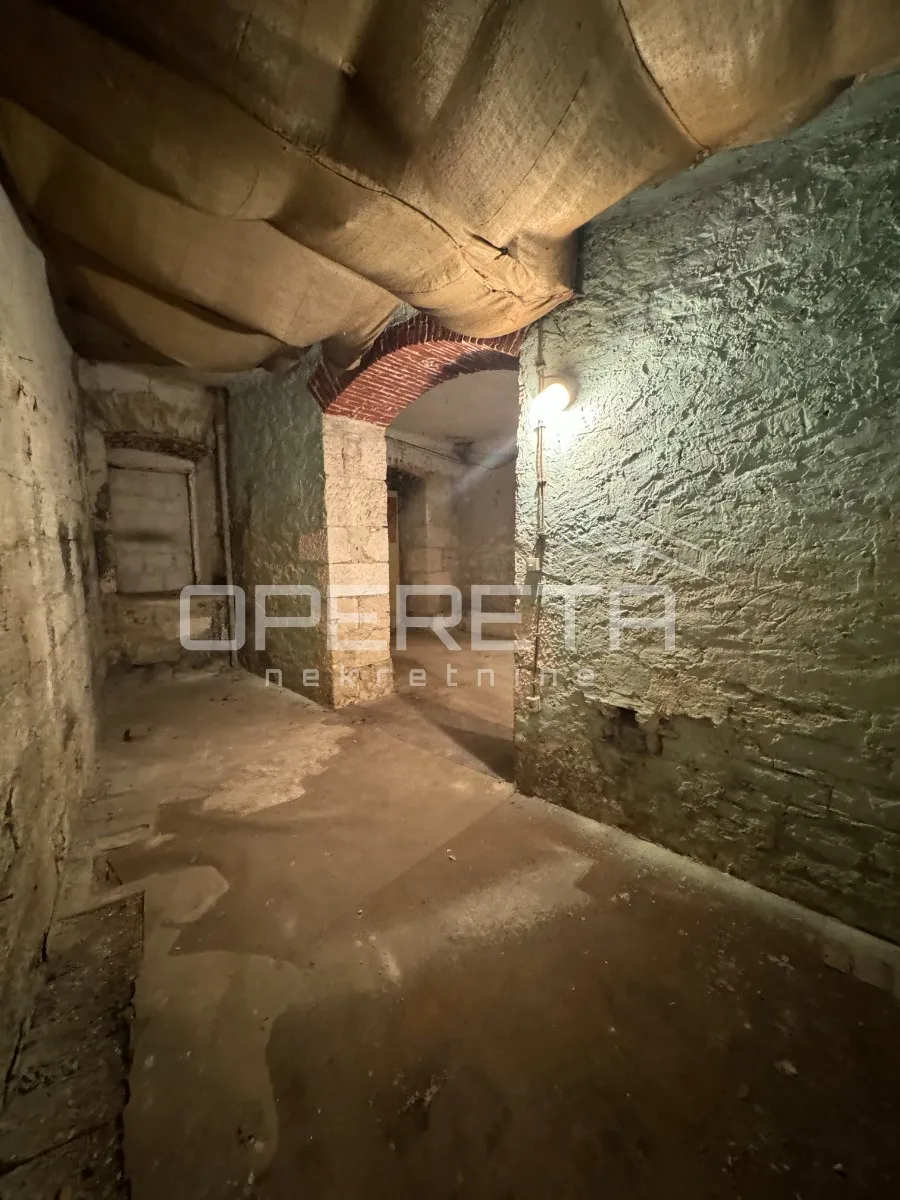 prostor (141.4m2) za adaptaciju, mogućnost više stambenih jedinica u srcu pule - slika 7