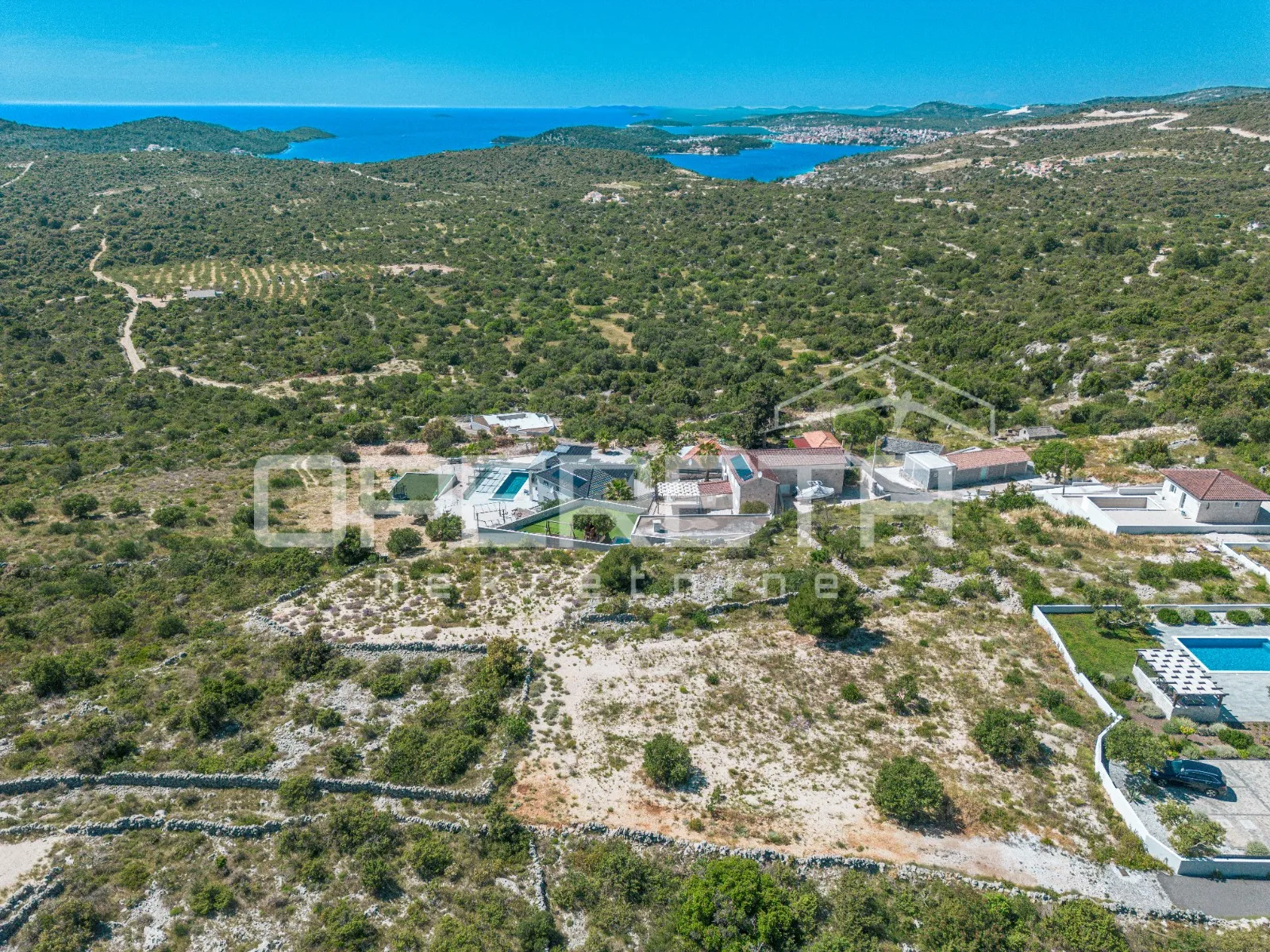zemljište na mirnoj lokaciji i pogledom na more, 1.800 m2, dvornica - slika 3