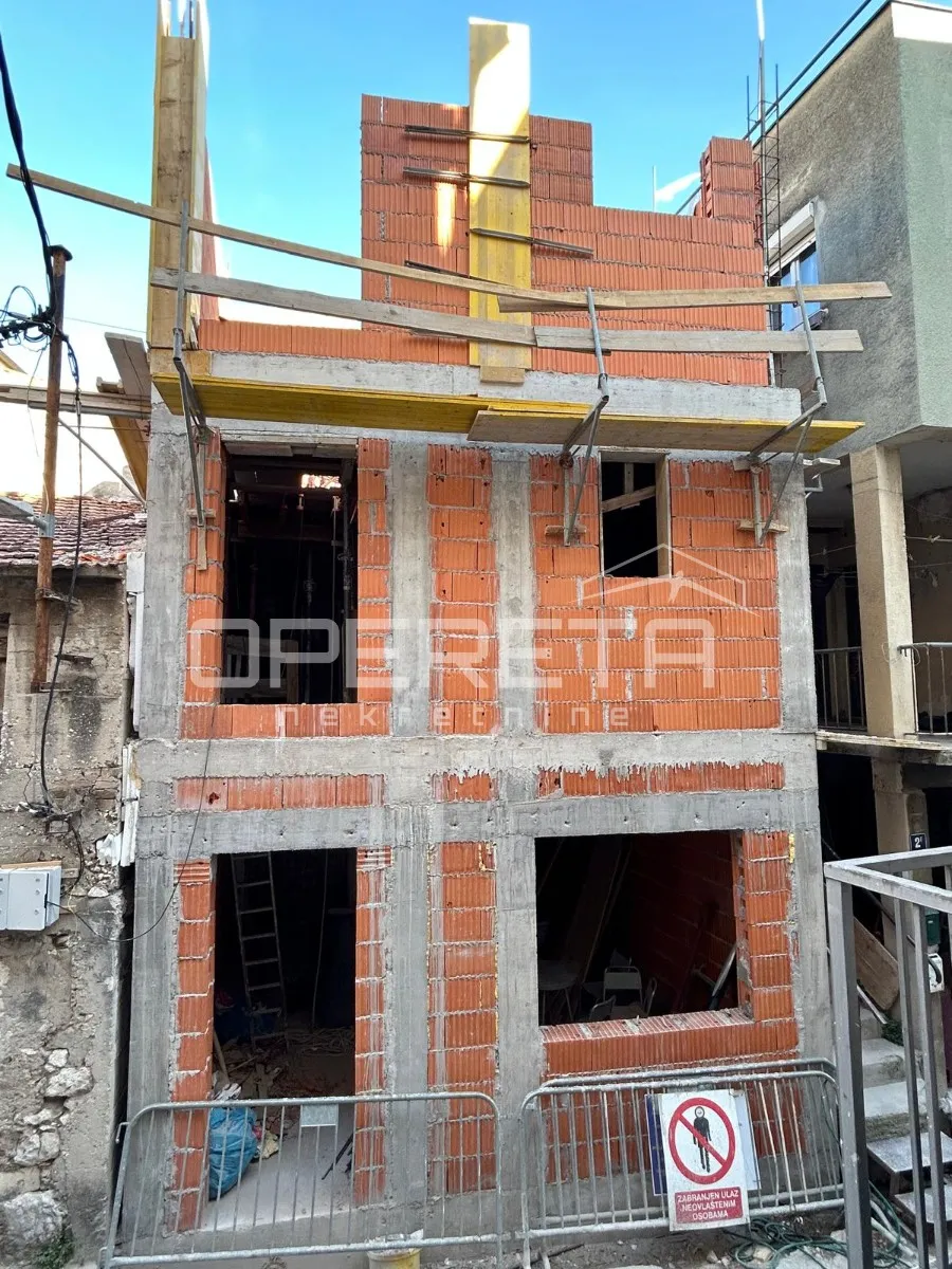 šibenik, centar – kuća u izgradnji, 3 etaže, terasa - slika 12