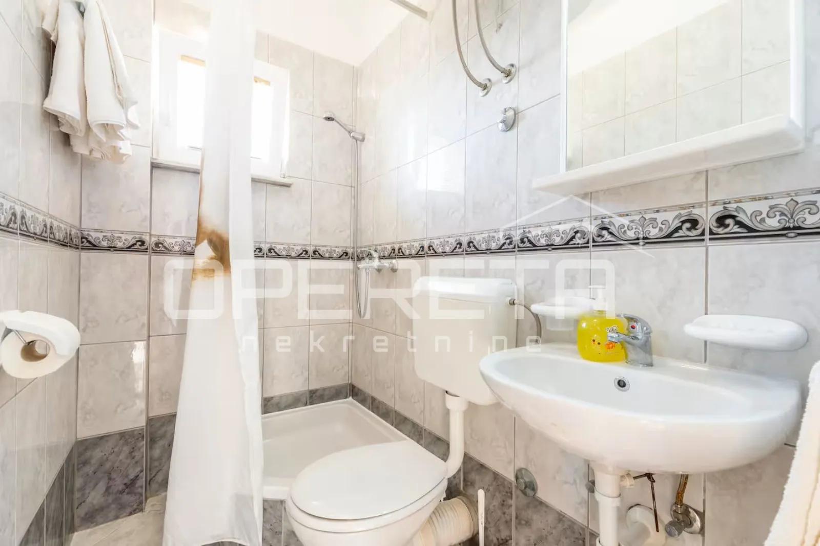 kuća s bazenom i apartmanima u mirnom dijelu rogoznice - slika 22