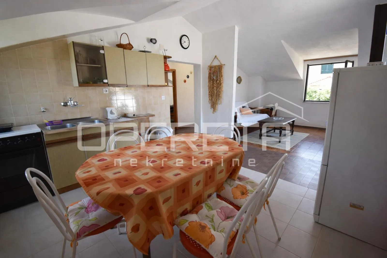 supetar, kuća 200 m2, 150 m od plaže, parcela 610 m2 - slika 9