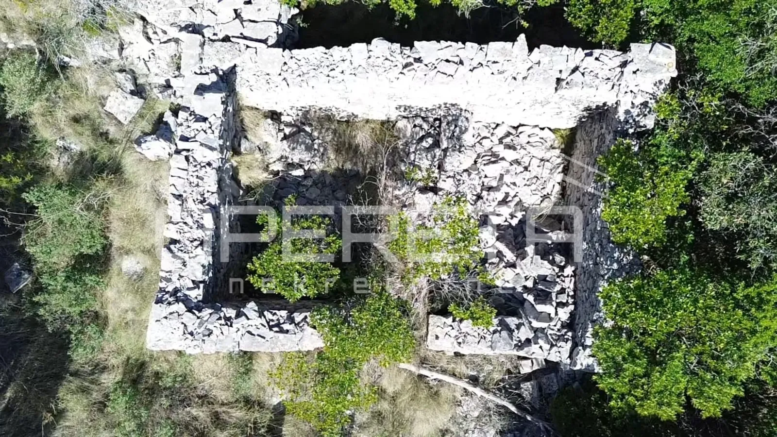 poljoprivredno zemljiste s kućicom, nedaleko od mora, vela luka - slika 2