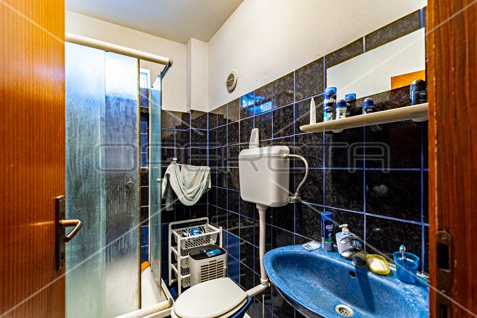 kuća sa 7 apartmana, 250 m do mora, lumbarda - slika 16