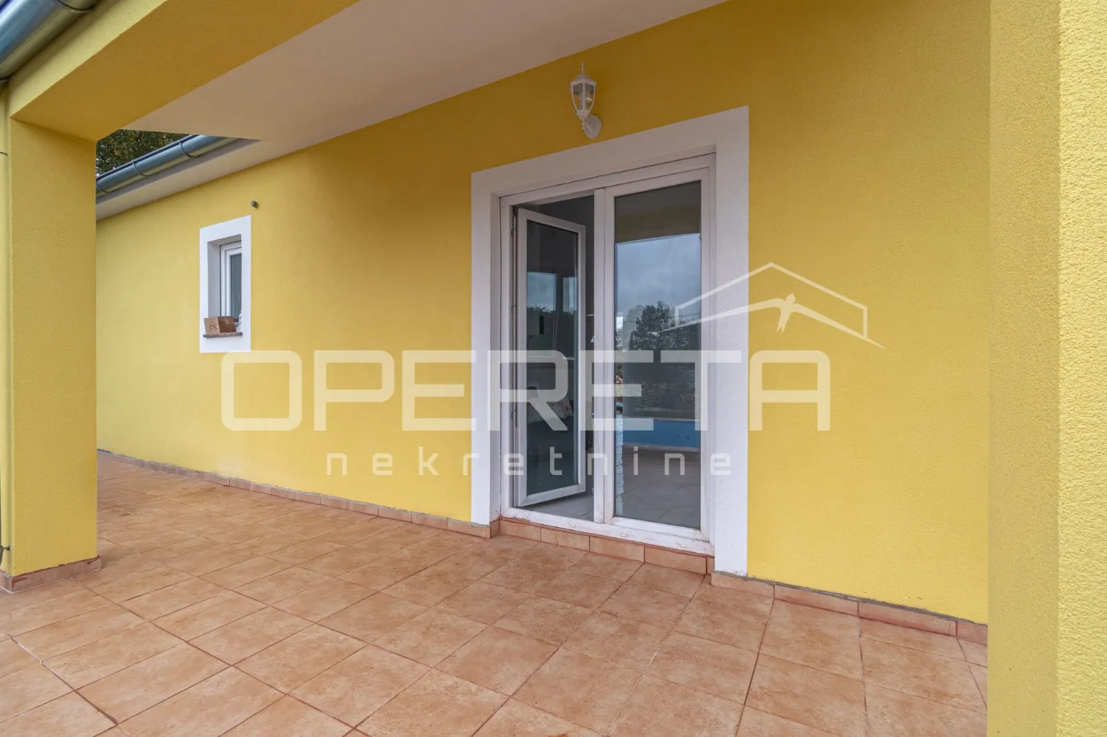 prizemnica 70m2 s bazenom i dvorištem - svetvinčenat - slika 2