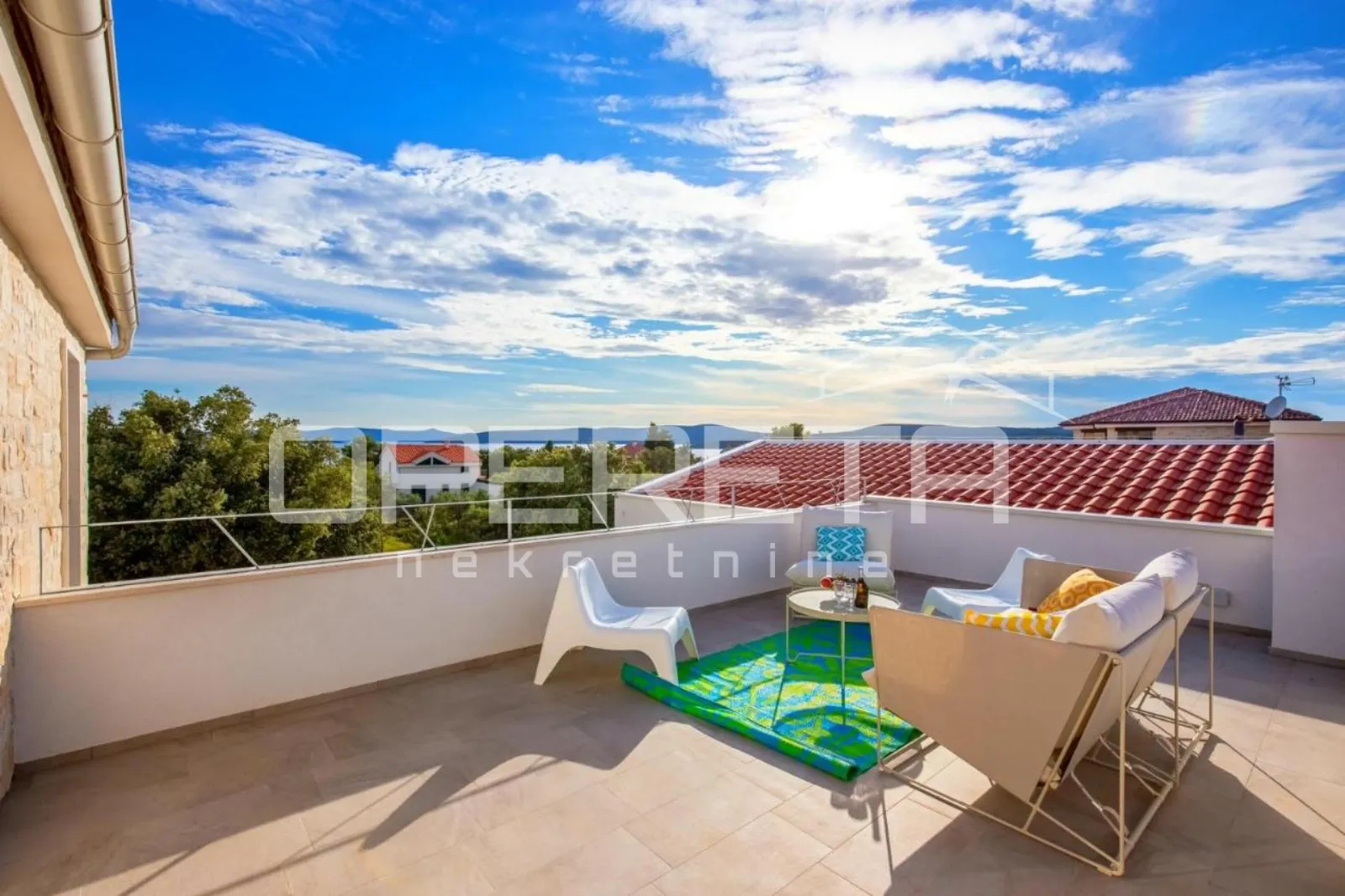 prava mediteranska vila, 250m2, s pogledom na more i unutarnjim, grijanim bazeno - slika 21