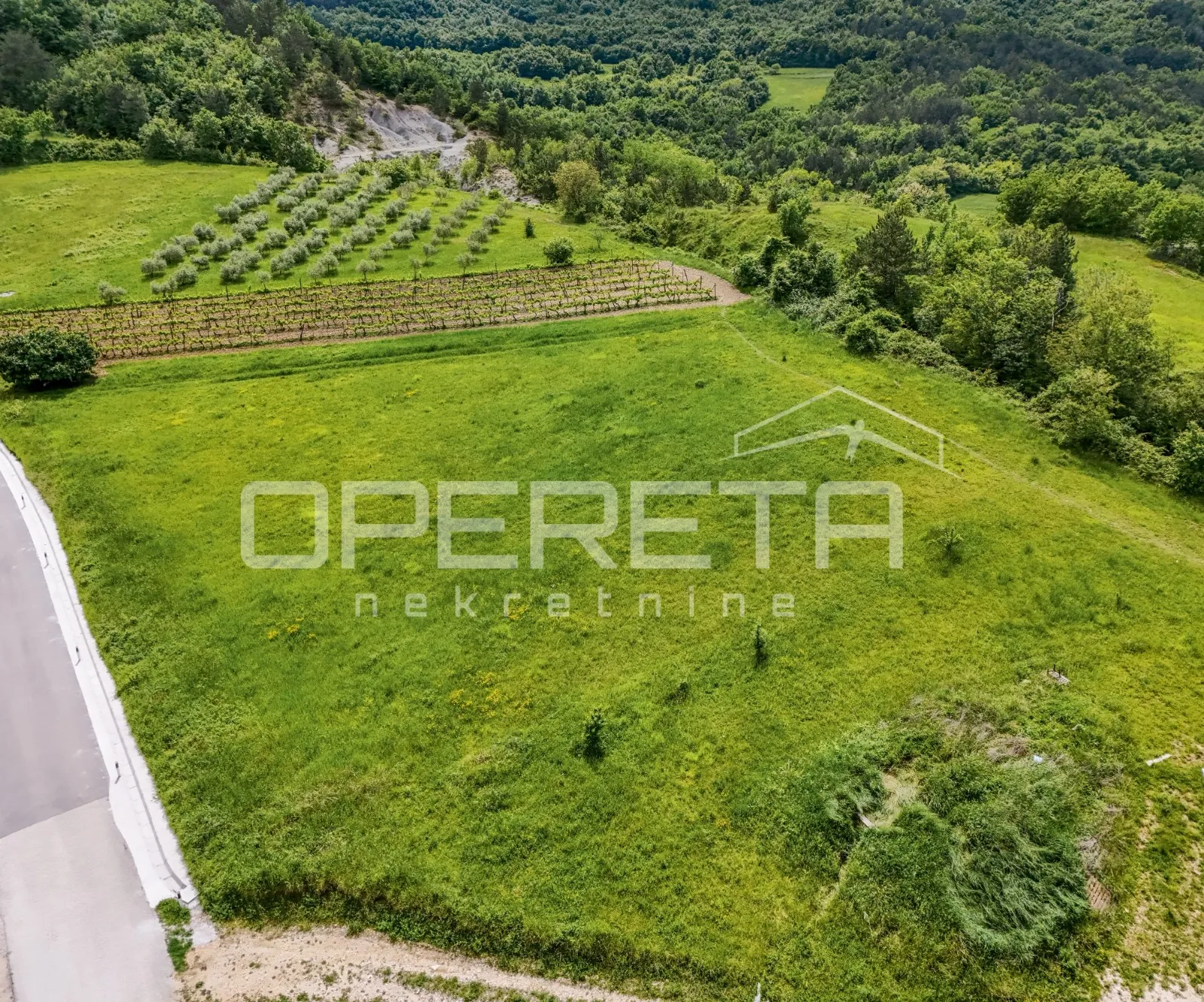 središnja istra-dva građevinska zemljišta 1576 m2 - slika 7