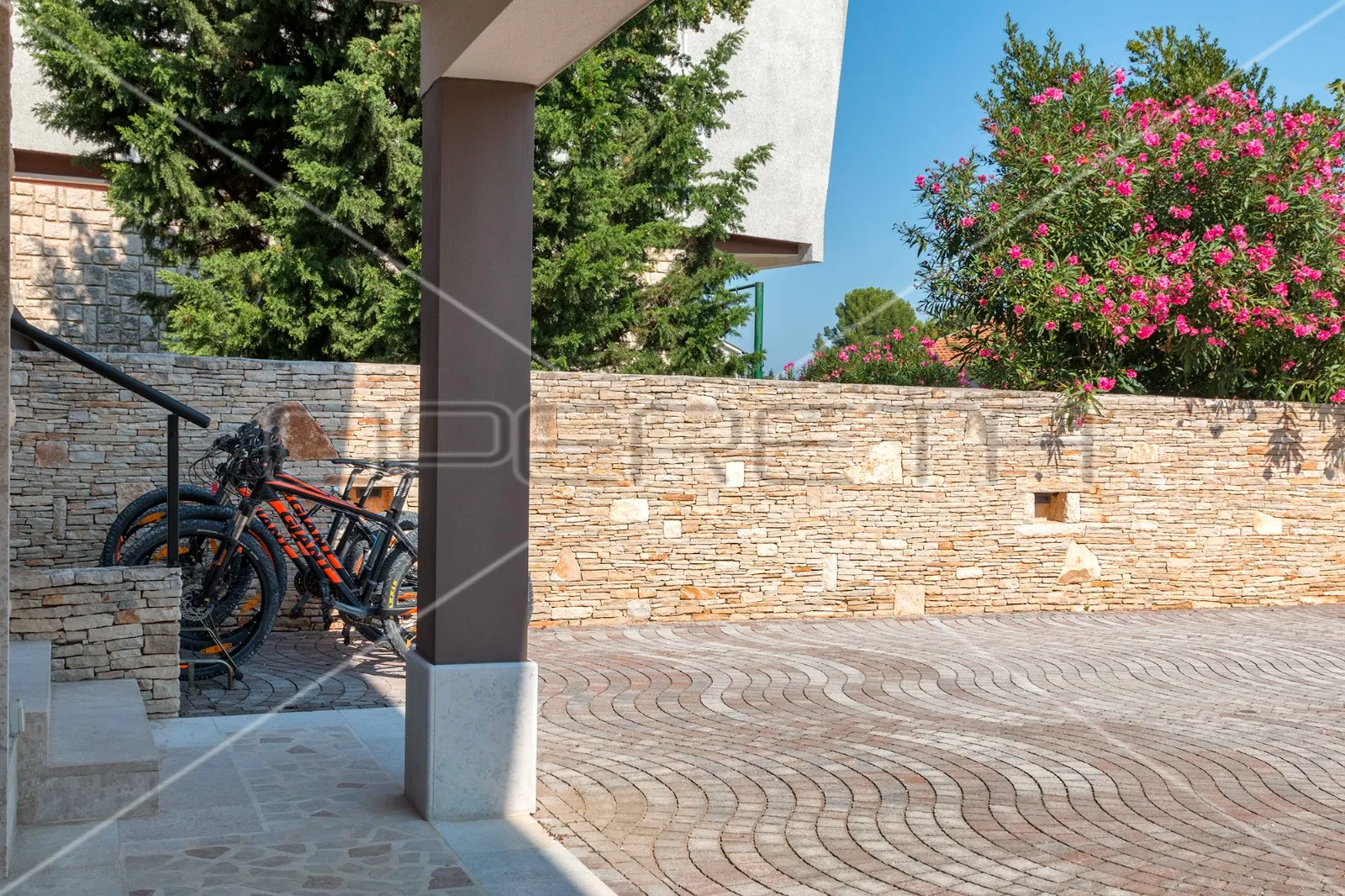 apartmanska kuća s bazenom na top lokaciji u puli - slika 35