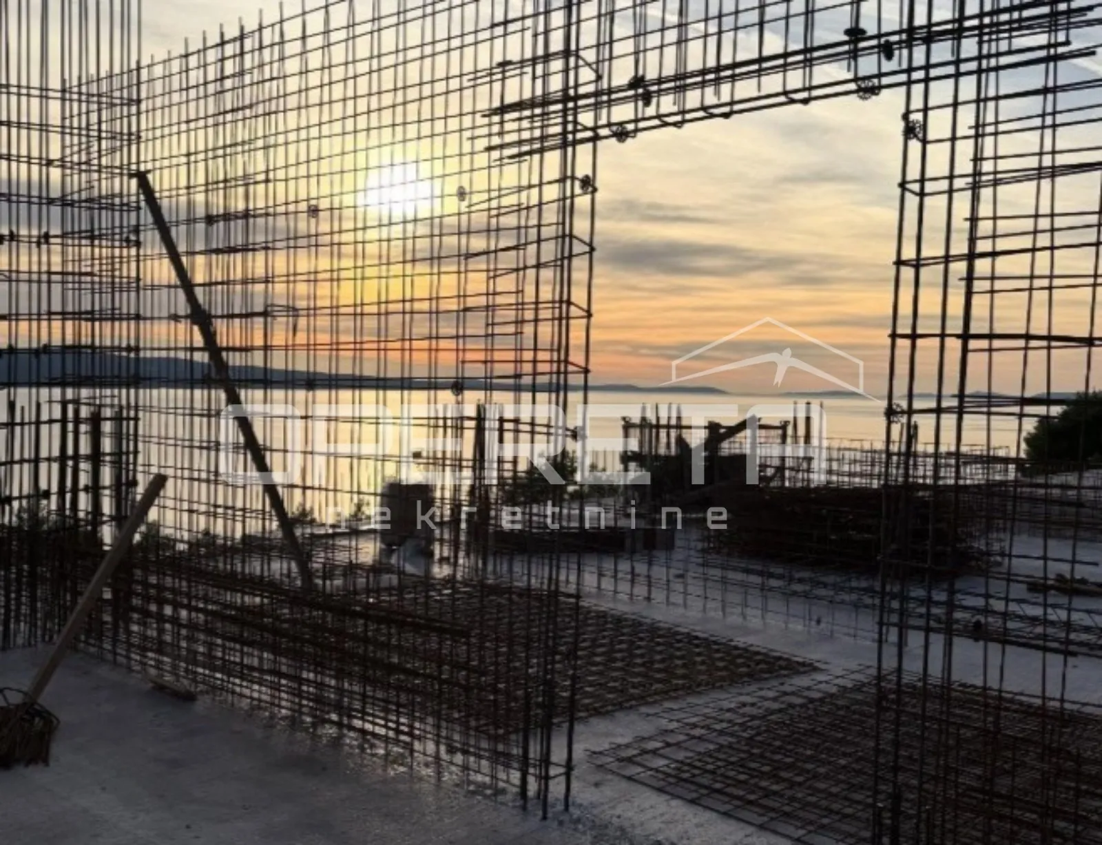 novogradnja, omiš: prostrani dvosoban stan s liftom i pogledom na more - slika 17